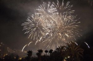 castillos-fuegos-artificiales-fiestas-agosto-elche-provincia-alicante-españa