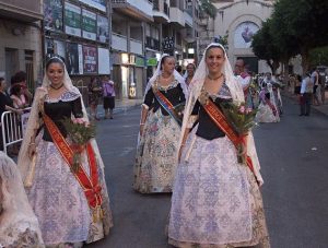 ofrenda-flores-fiestas-agosto-elche-provincia-alicante-españa